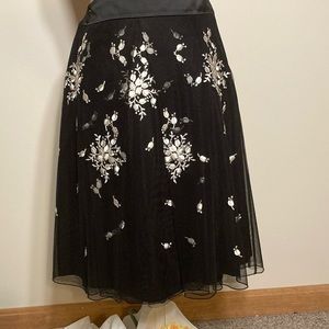 Ann Taylor 00P black tulle skirt with white embroidered flowers